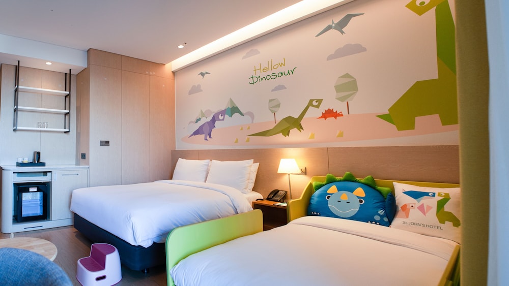 Kids, Superior, 1 Double and 1 Single Bed