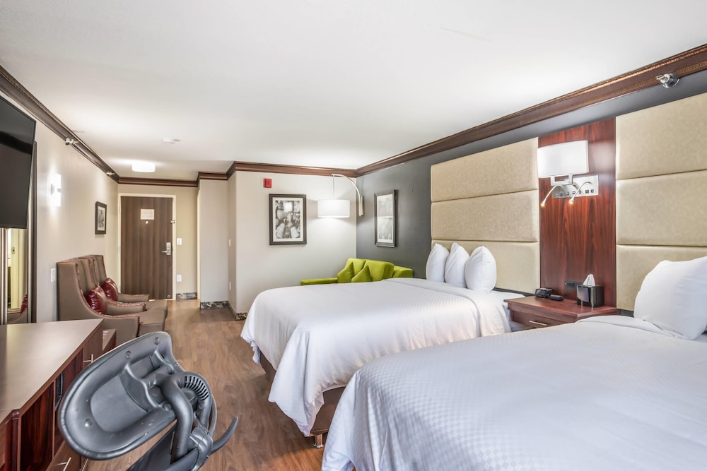 Upgrade, Suite, 2 Queen Beds 5/10