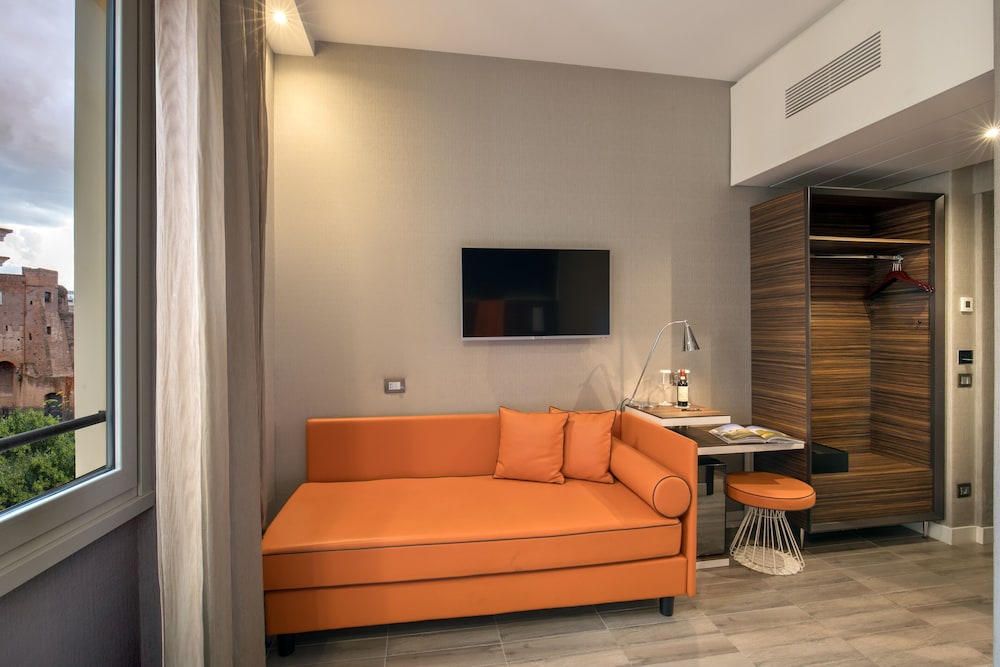 The Republic Hotel 45/59