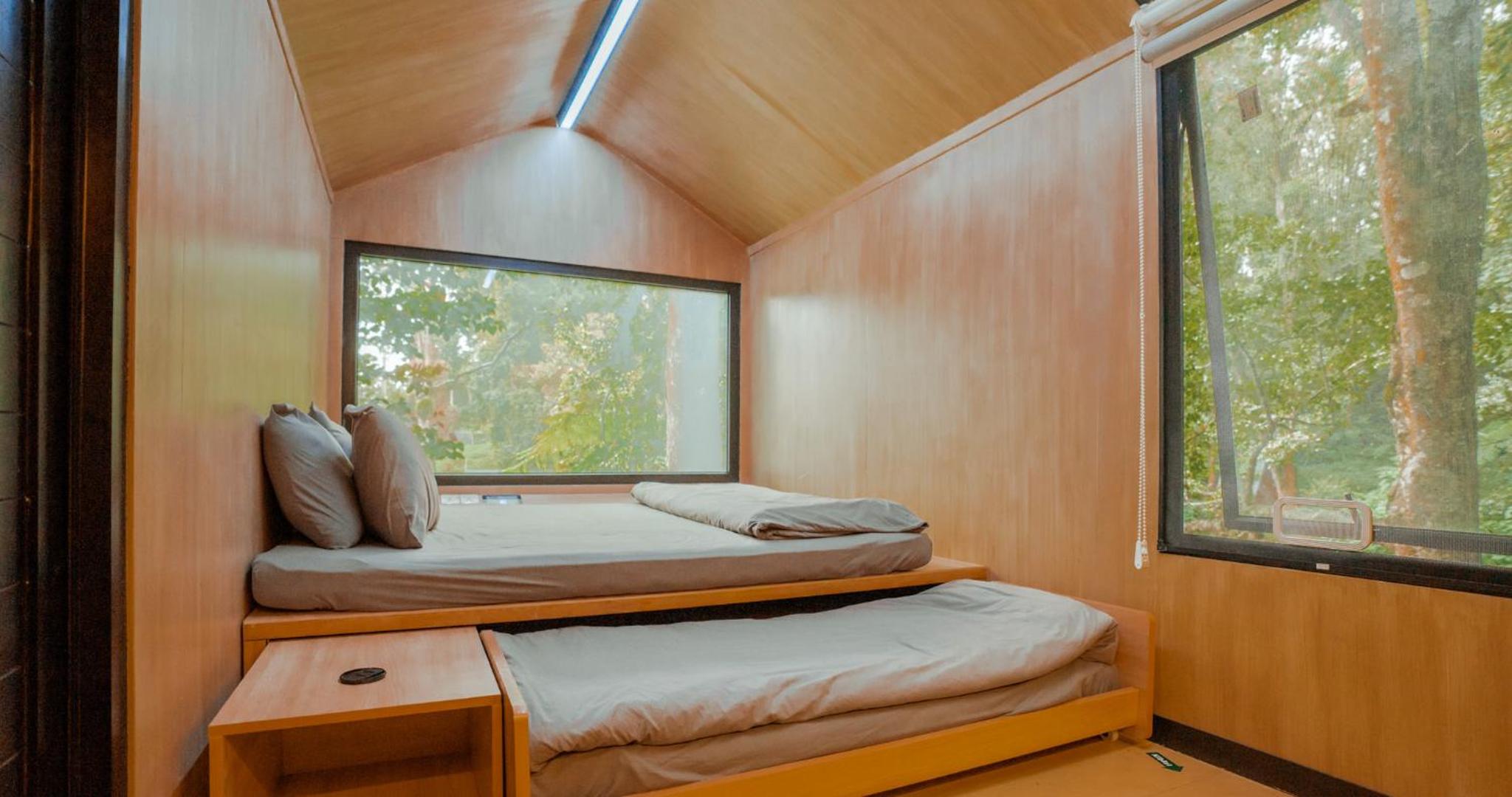 EXECUTIVE, CABIN