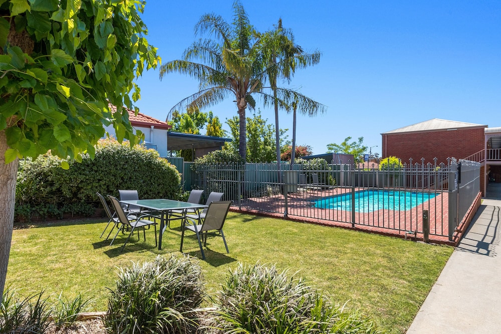 Burke And Wills Motor Inn Swan Hill 20/37