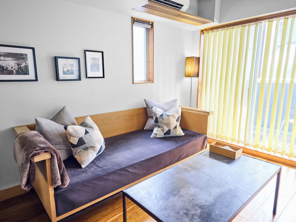 Hotel Vintage 52/70