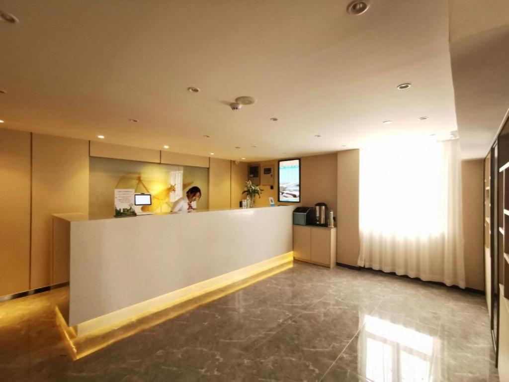 GreenTree Inn Shanghai Yuyuan Garden Xiaonanmen Subway Station Express Hotel 9/50