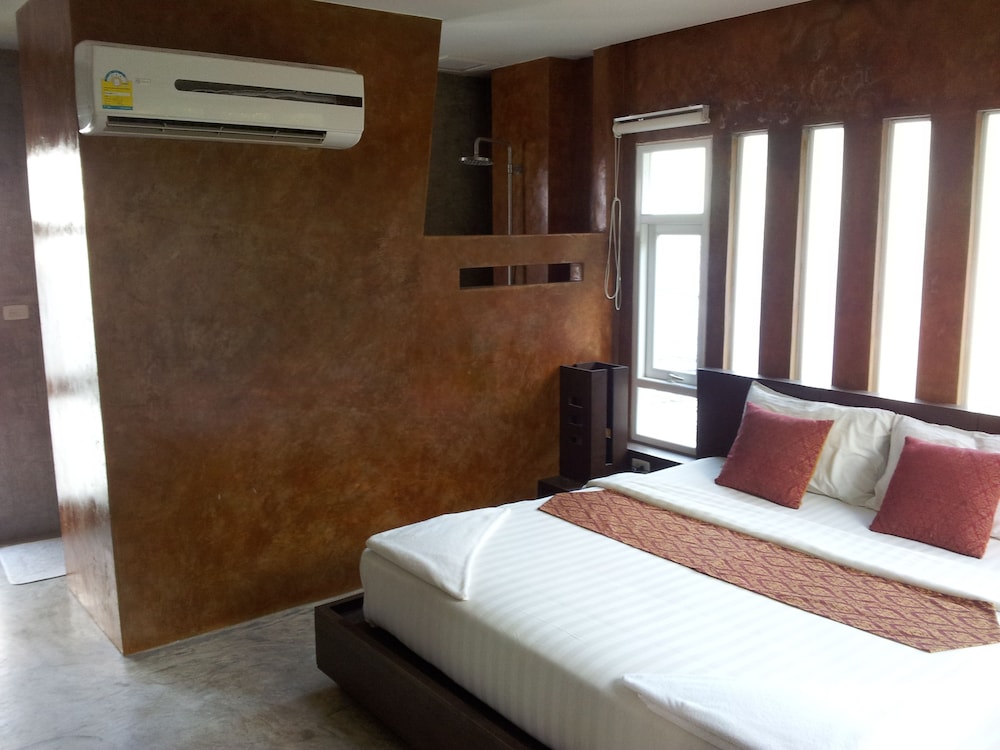 Silver Sands Beach Resort 18/100