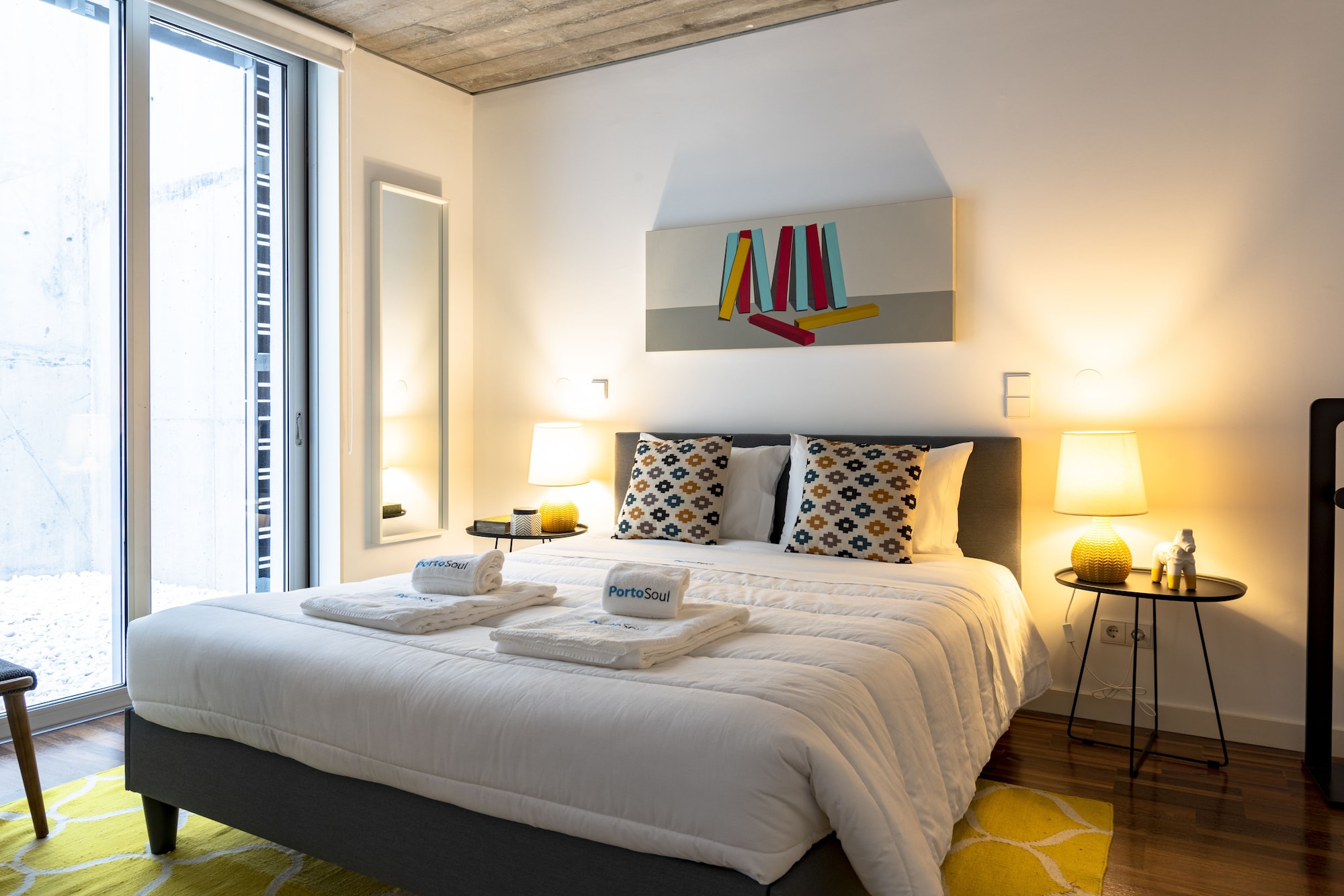 APARTMENT, QUEEN BED, SOFA