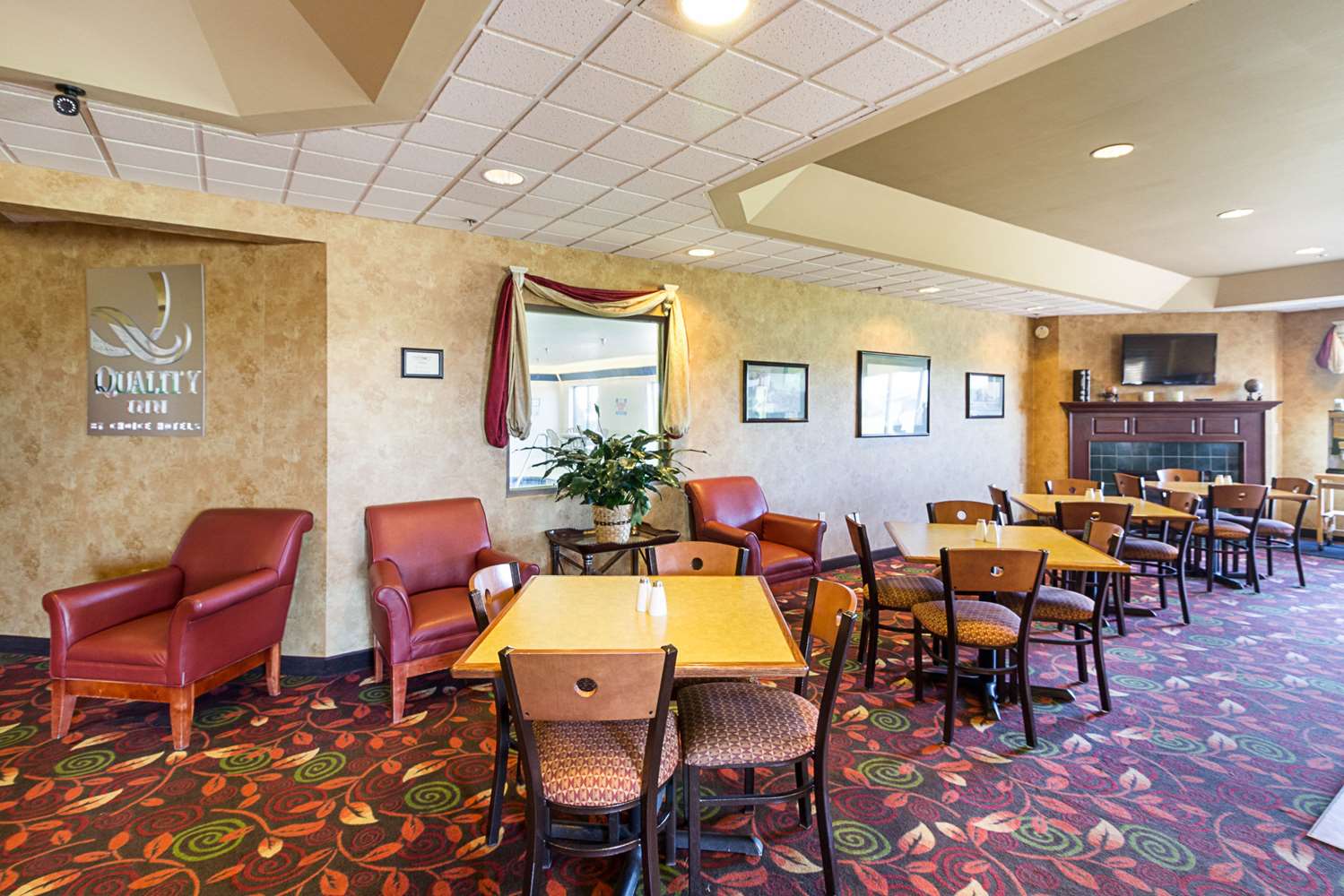 Quality Inn Fairmont 22/28