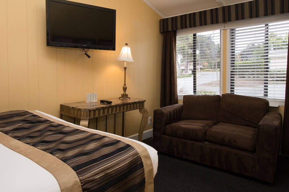 Monterey Peninsula Inn 41/63