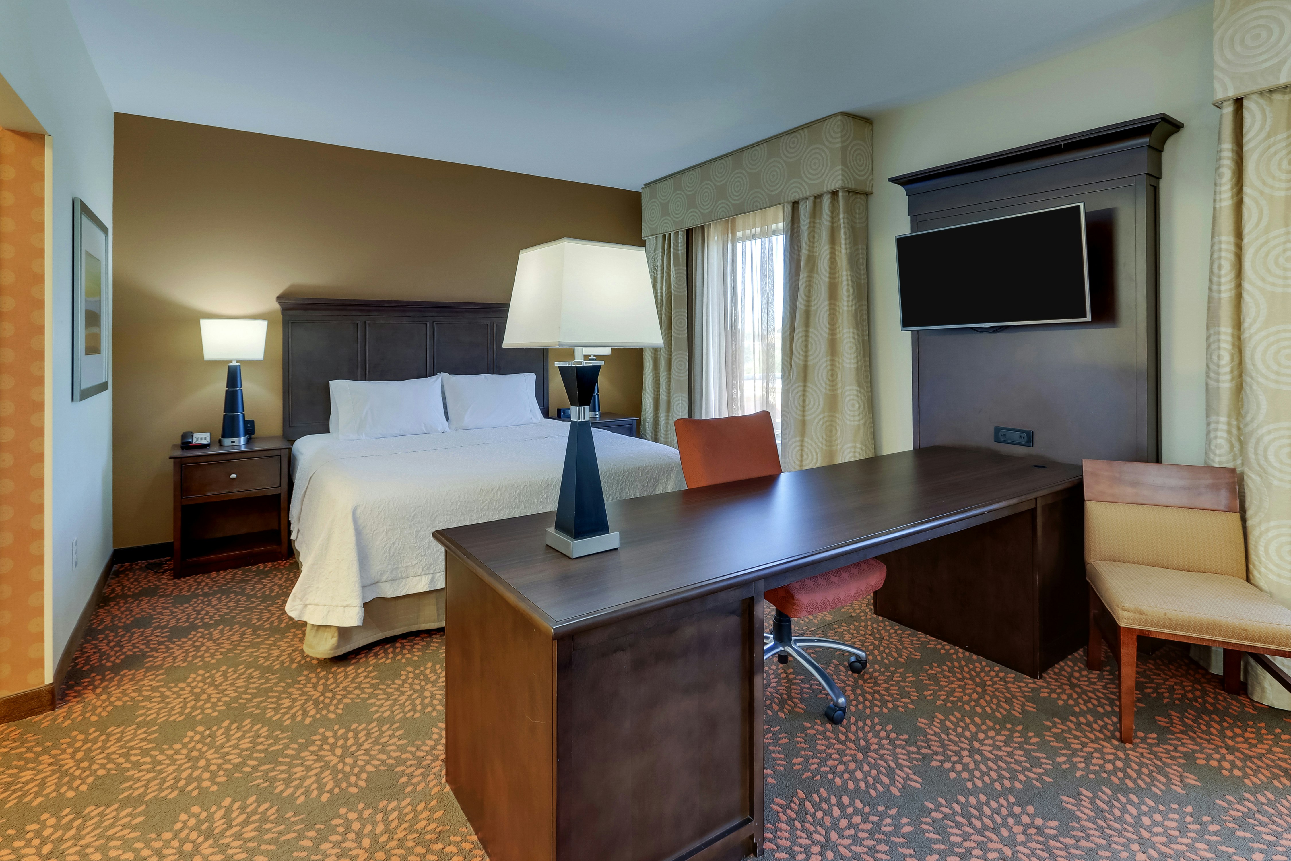 Studio, King Bed, Accessible