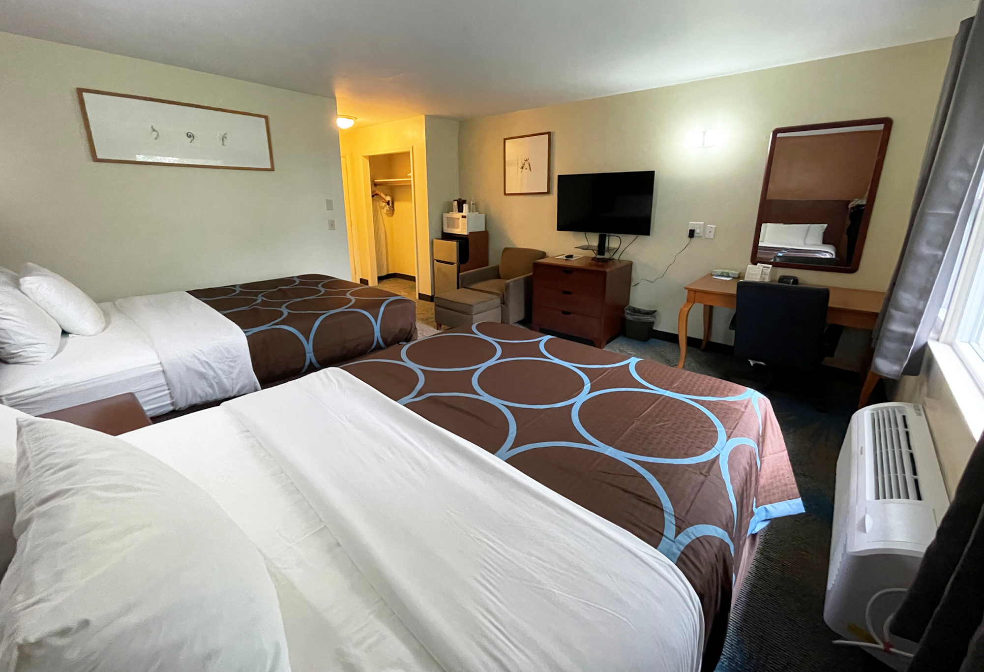 Red Carpet Inn Suites 8/23