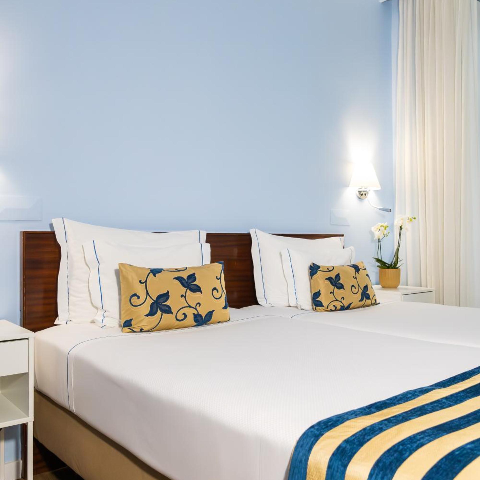 Room, Double or Twin Bed