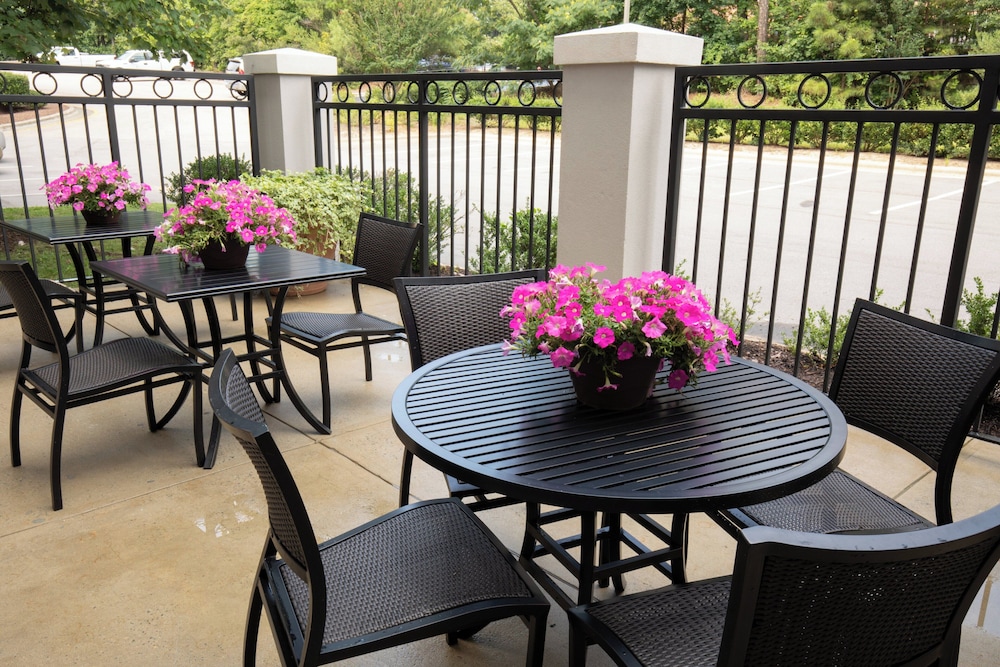 Holiday Inn Hotel And Suites Raleigh Cary I 40 Walnut St 46/68