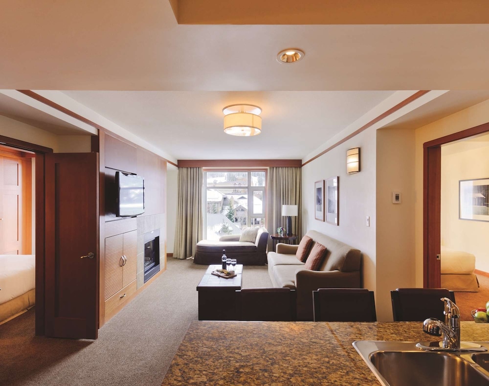 Pan Pacific Whistler Village Centre 40/59