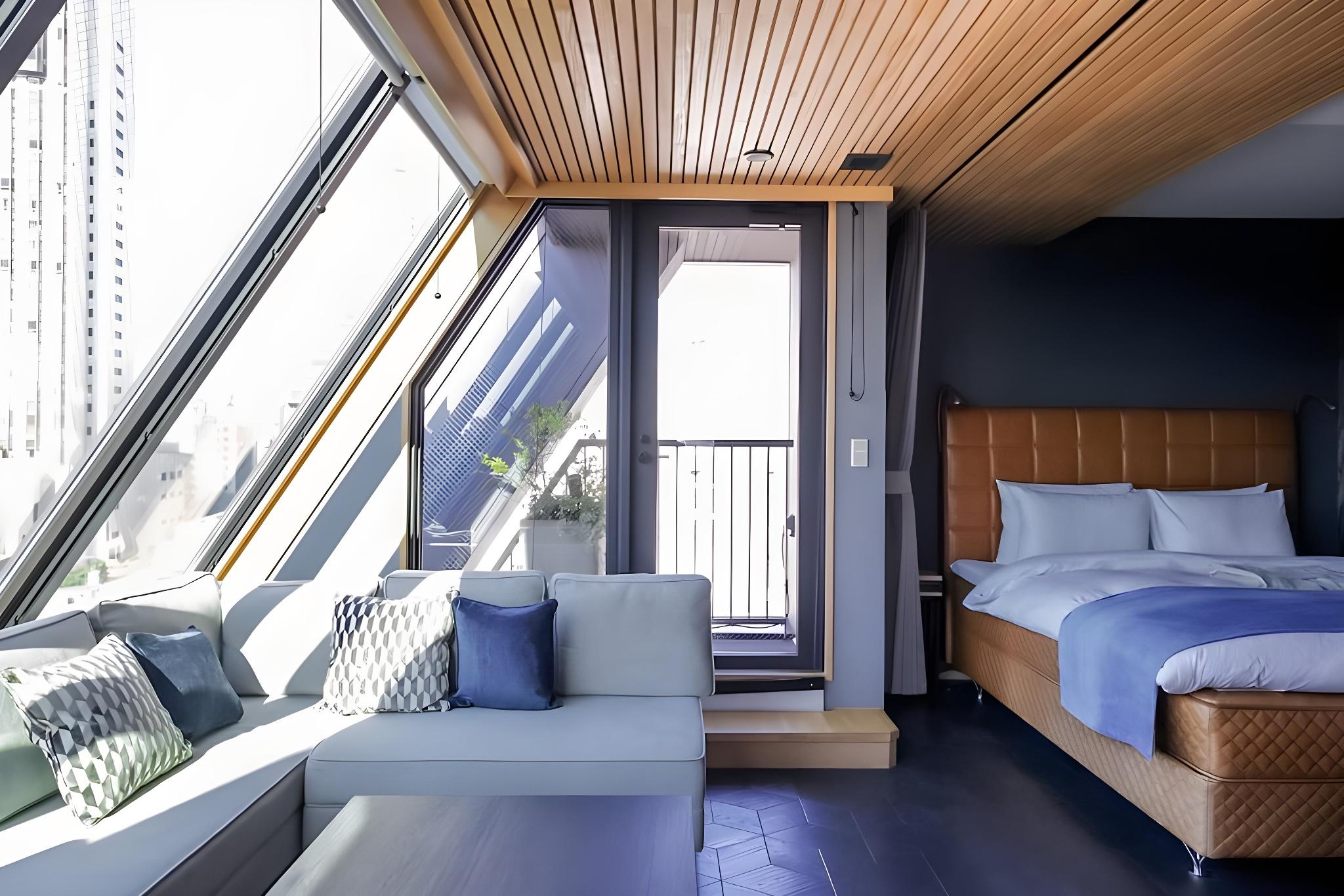 PENTHOUSE, SUITE, KING BED