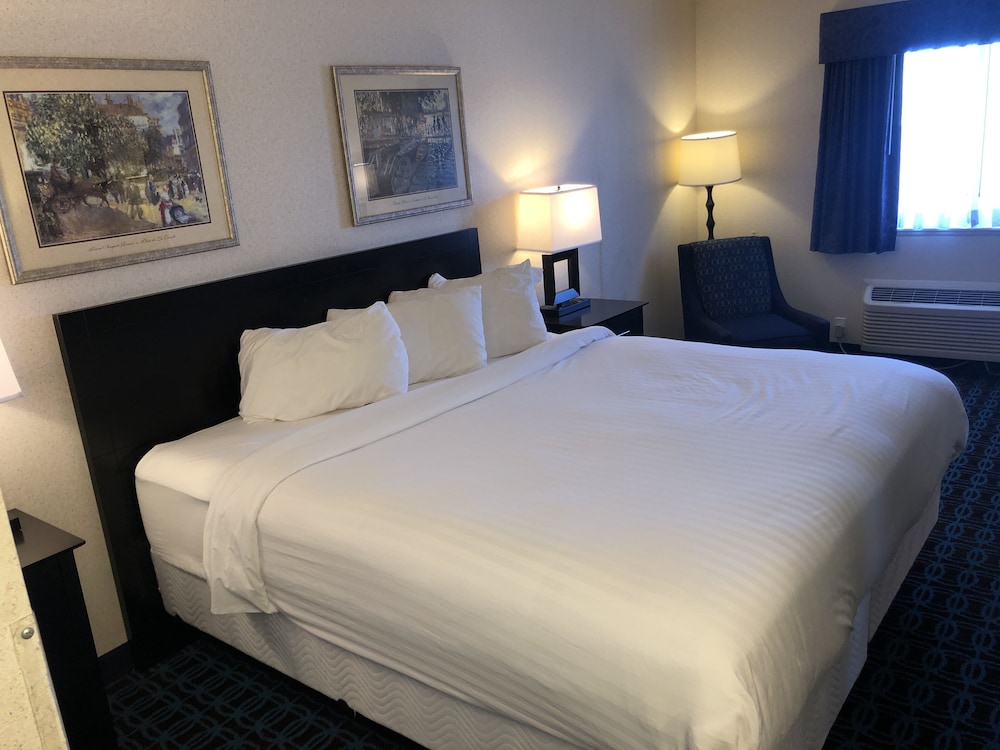 Baymont By Wyndham Howell Brighton 7/29