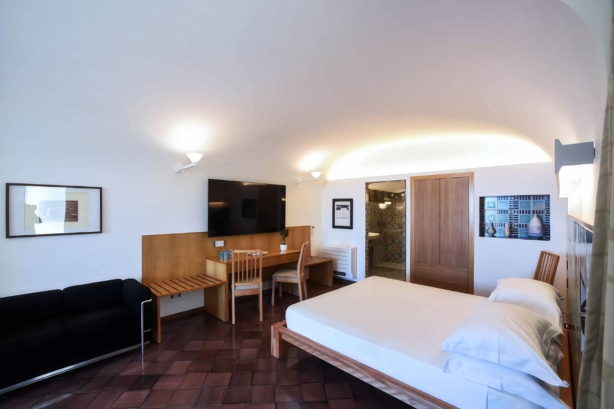STUDIO, SUITE, SEPARATE BUILDING