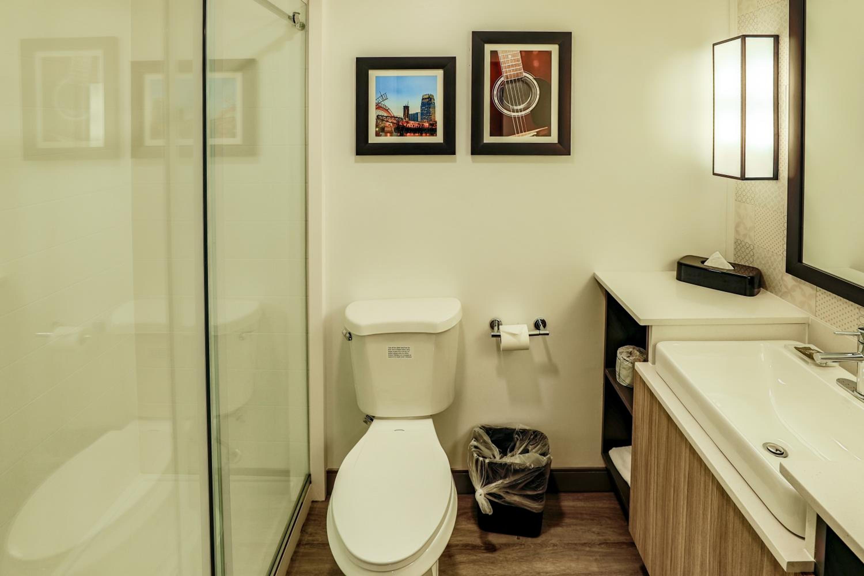 جناح بسرير كينج مع أريكة، Country Inn & Suites By Radisson Nashville Airport TN 7/9