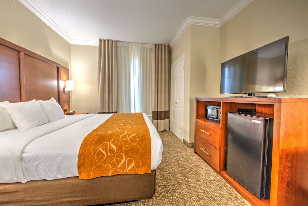Comfort Suites Tomball Medical Center, TX 24/57