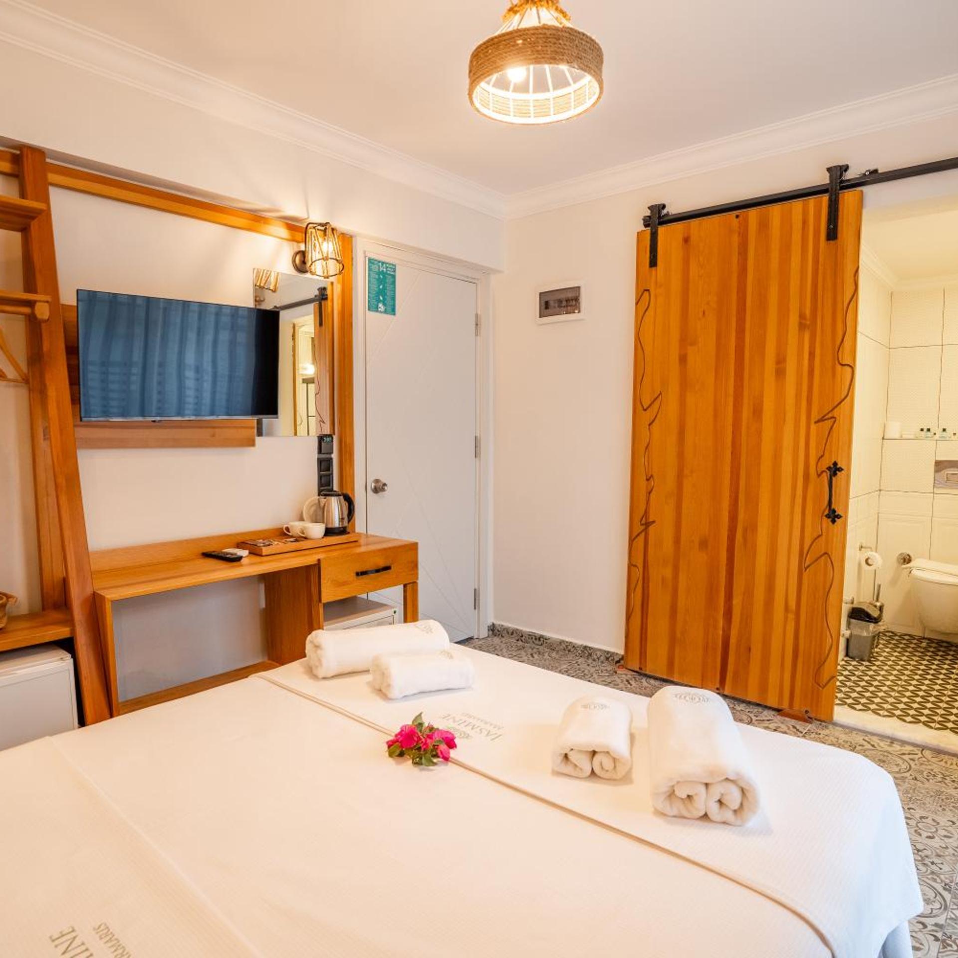 Dark Station Boutique Hotel 6/23