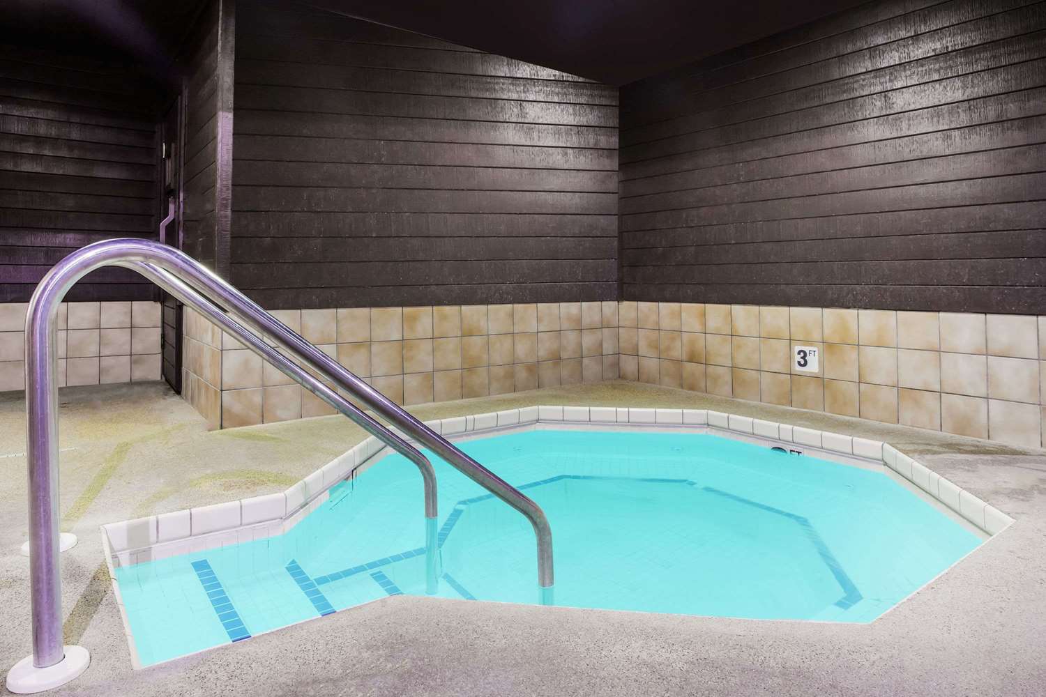 Wautoma Inn by OYO Near Airport WI 73 15/22