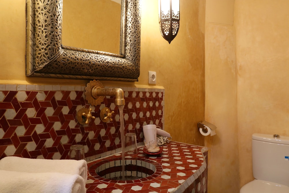 RIAD ZINEB 47/47