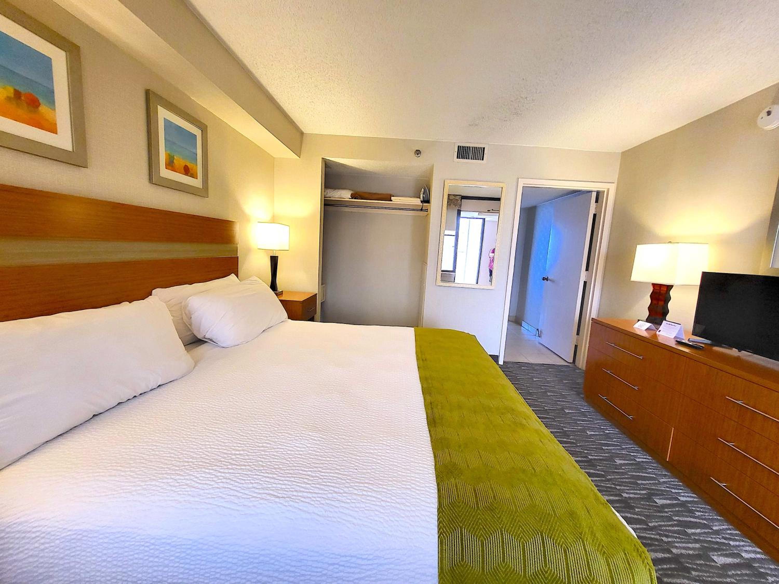 Suite, King Bed, Ocean Front, Sofa, Balcony