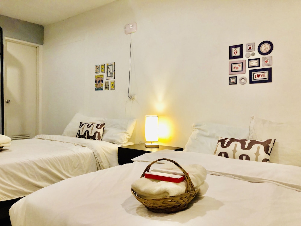 Hometown Hotel Bacolod - Lacson 20/74