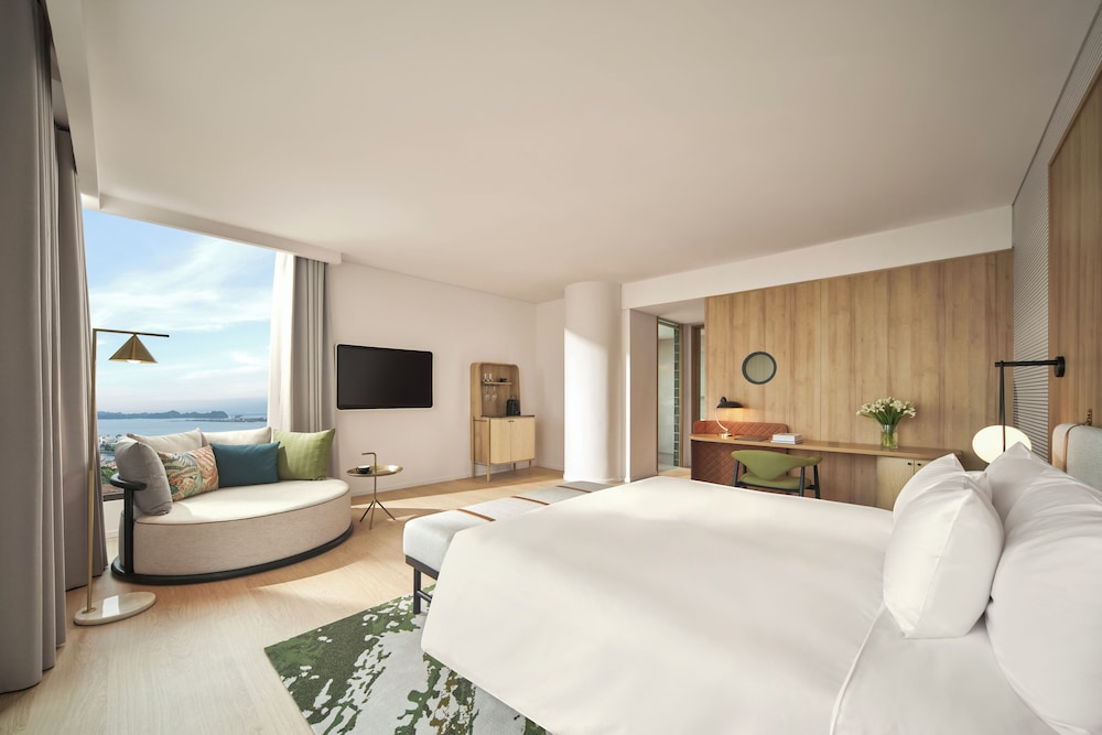 Premium, King Bed