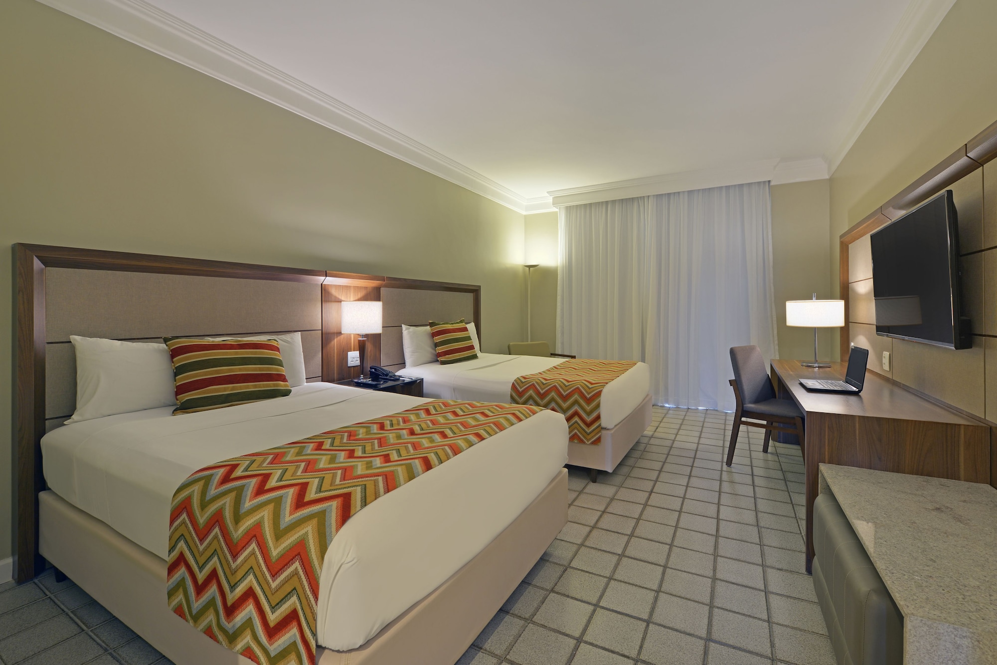 LUXURY, TWIN BEDS