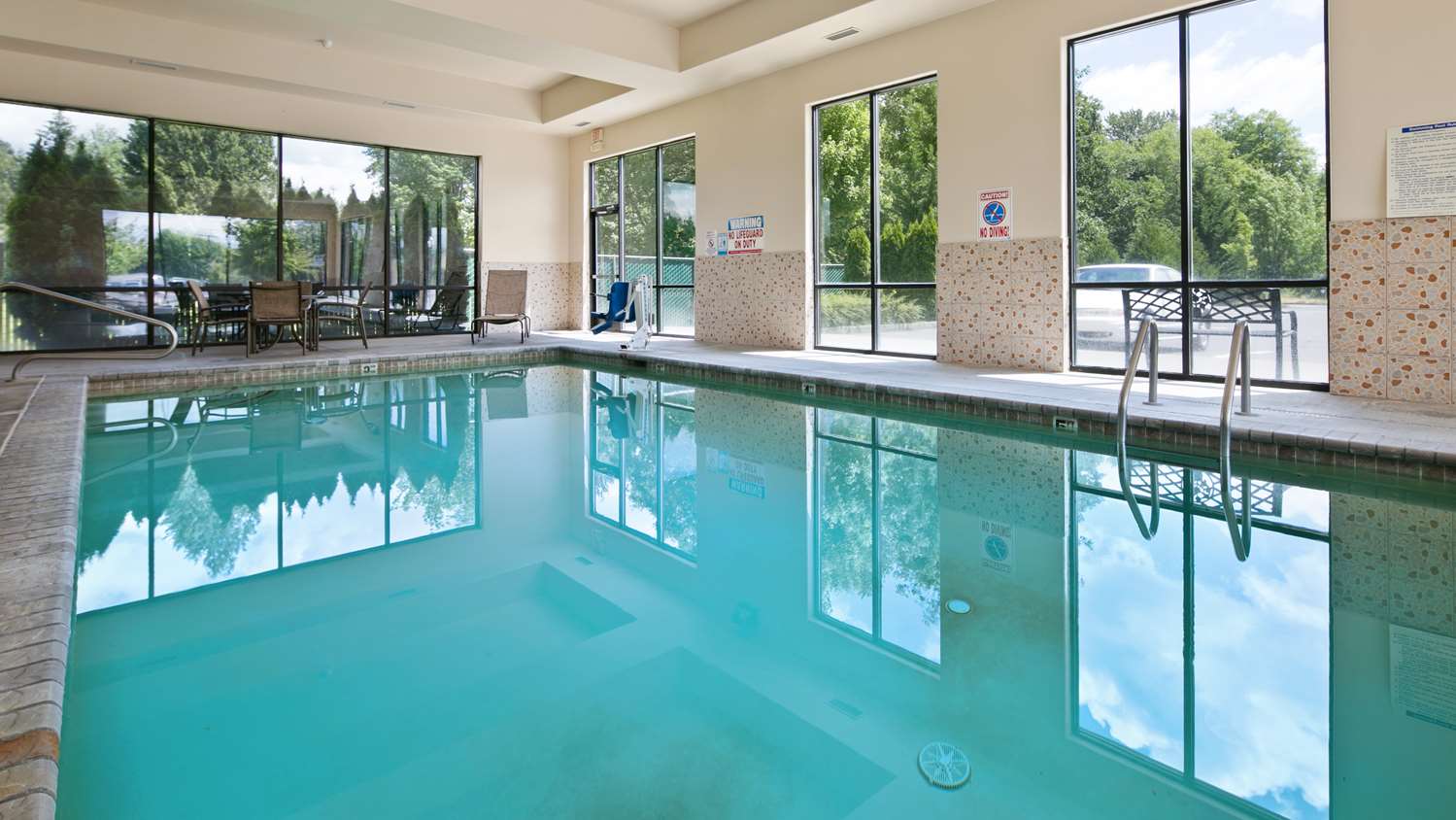 Best Western Plus Battle Ground Inn & Suites 23/36