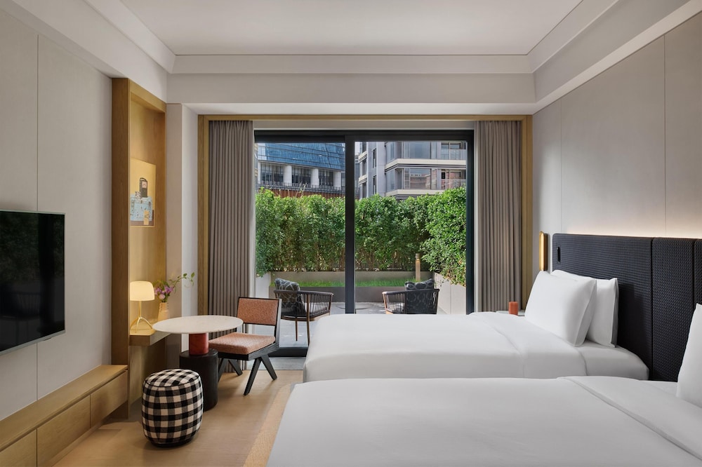 Xi Zhe Wuxi, Curio Collection by Hilton 10/36