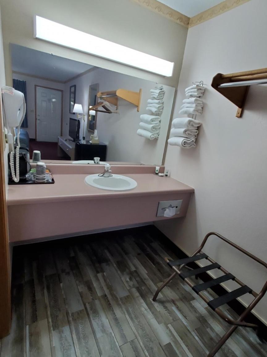 Twelve Oaks Inn 30/30