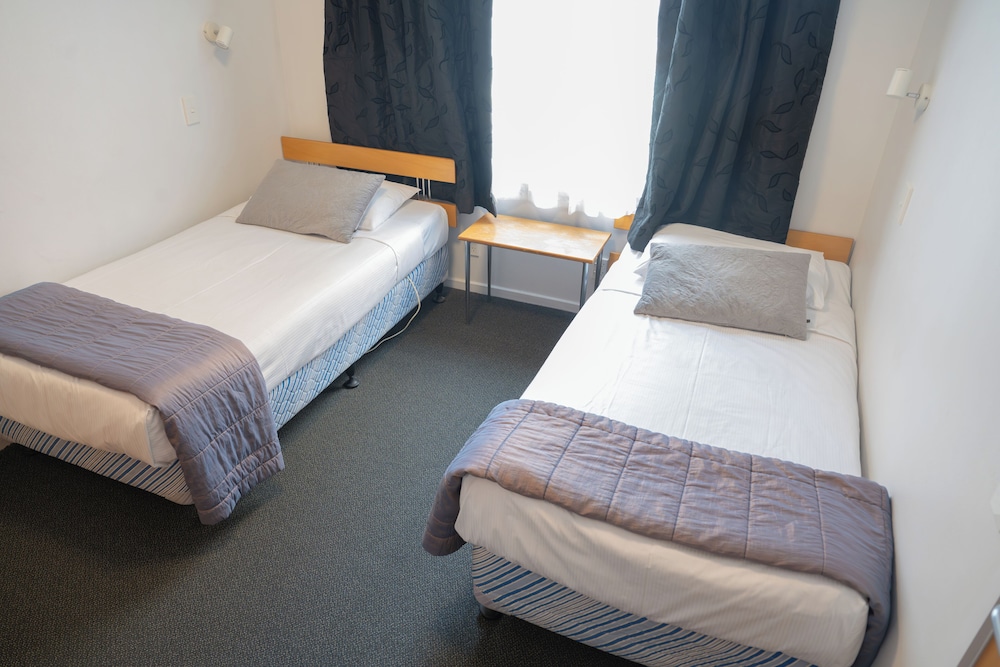 2 BEDROOMS, APARTMENT, QUEEN AND TWIN BEDS