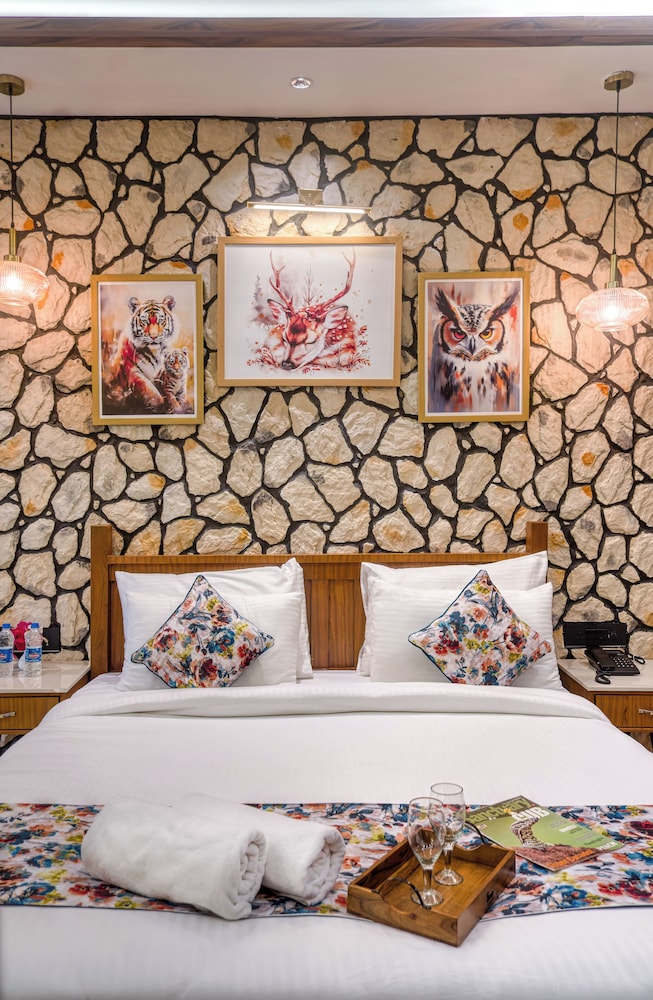 CORBETT MACHAAN RESORT 8/50