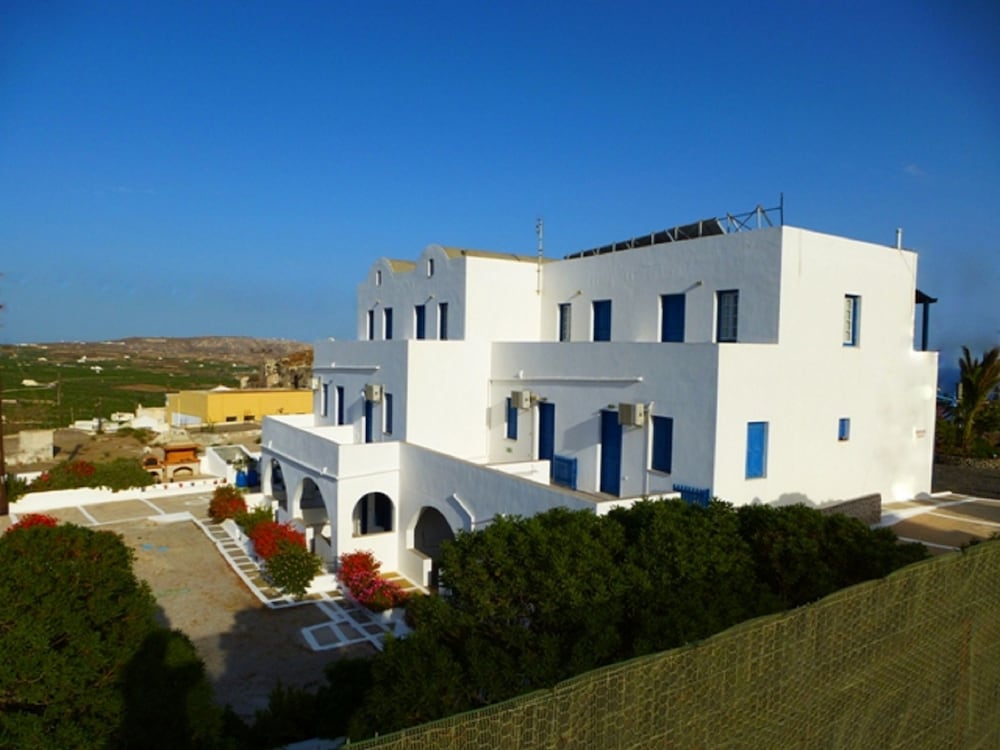 Thira S Dolphin Hotel 60/72
