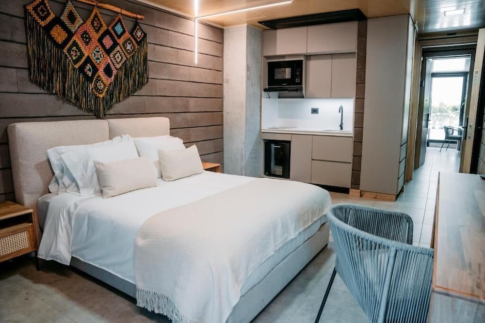 SUPERIOR, DOUBLE BED