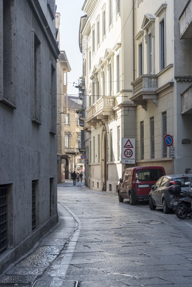 Brera Apartments In Nerino 40/50