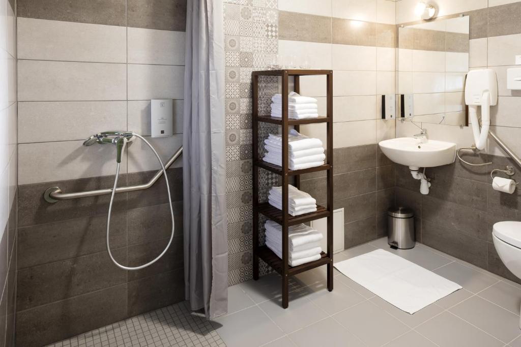 HOTEL LES CEDRES 30/33