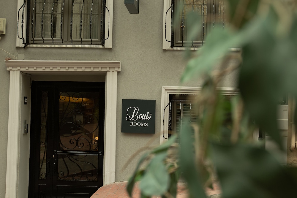Louis Rooms 31/48