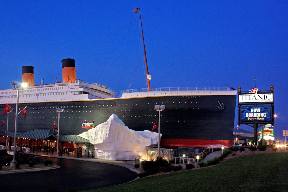 Chateau On the Lake Resort Spa And Convention Centre 8/66