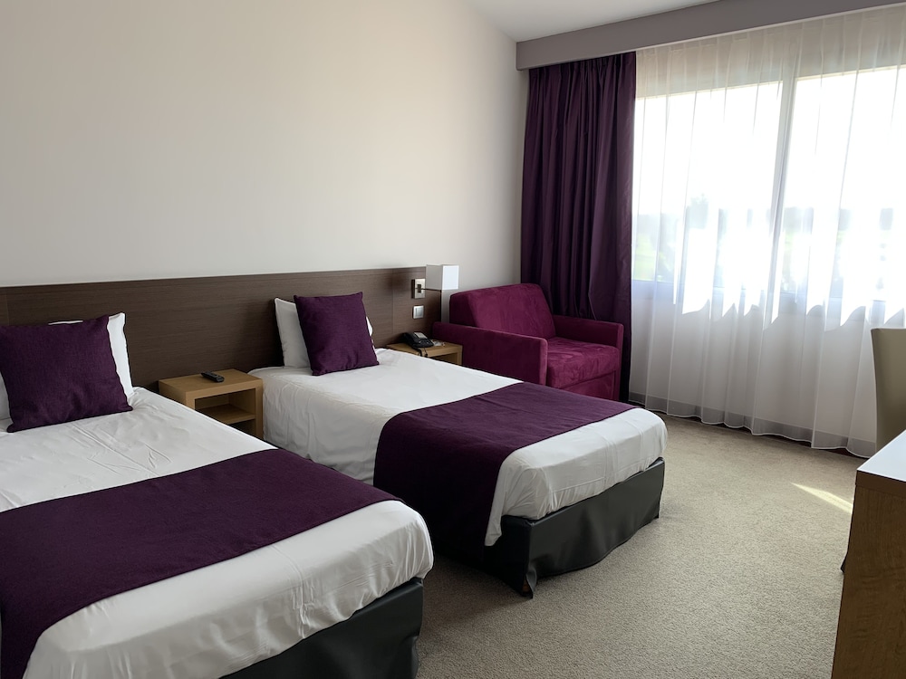 Mercure Toulouse Aeroport Golf De Seilh 16/72