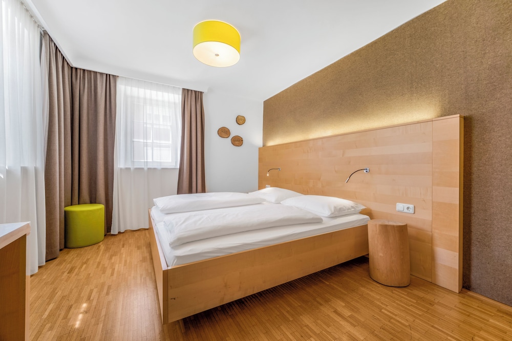 SUPERIOR, DOUBLE BED