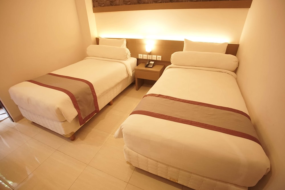 Viva Hotel Kediri by Azana 18/55
