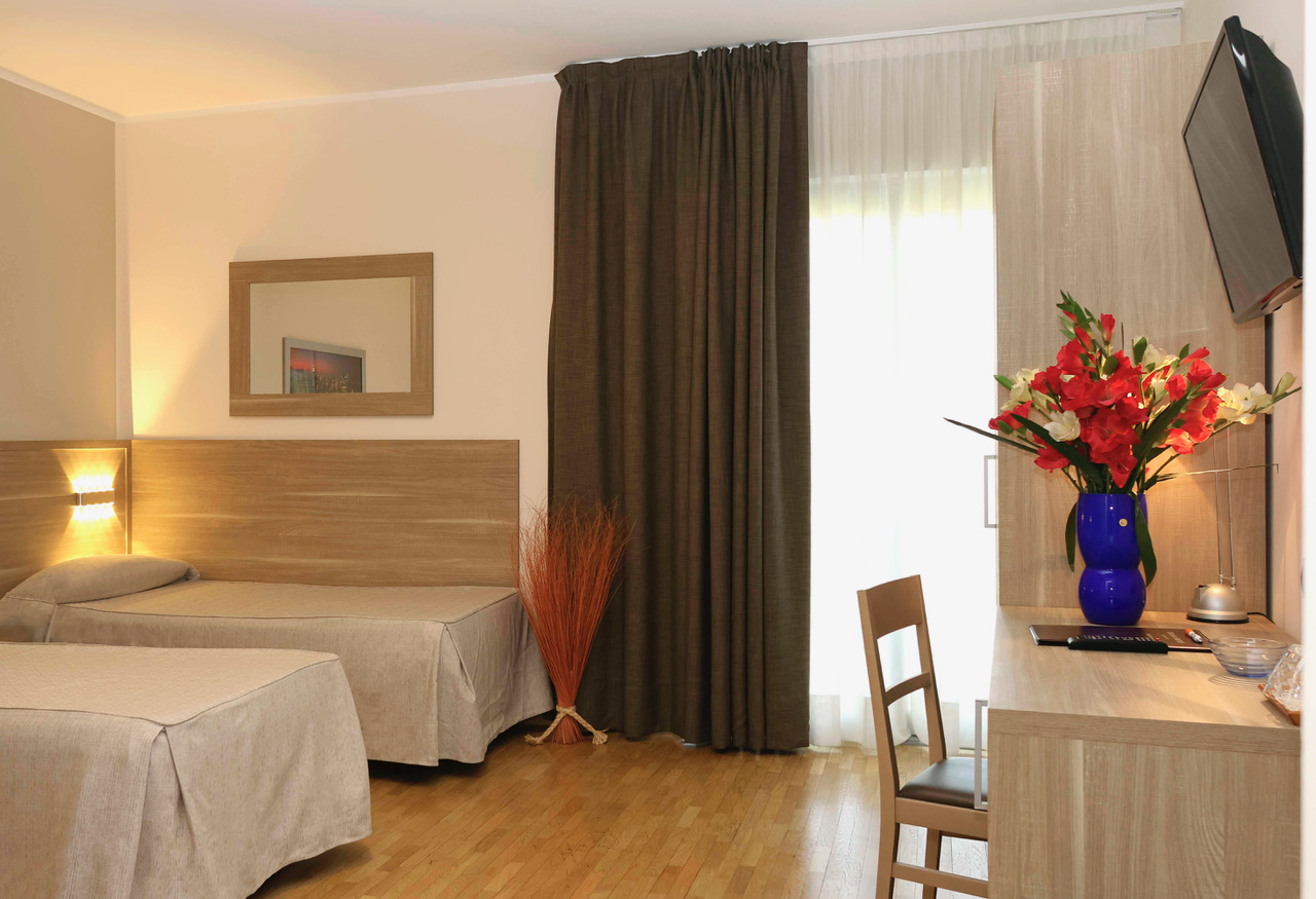 غرفة قياسية بسريرين منفصلين، Dama Hotel 3/4