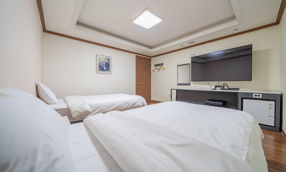 Donghae Gloria Tourist Hotel 9/50