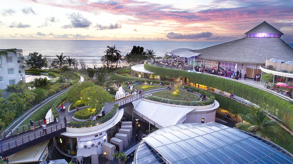 Yello Kuta Beachwalk Bali 4/50