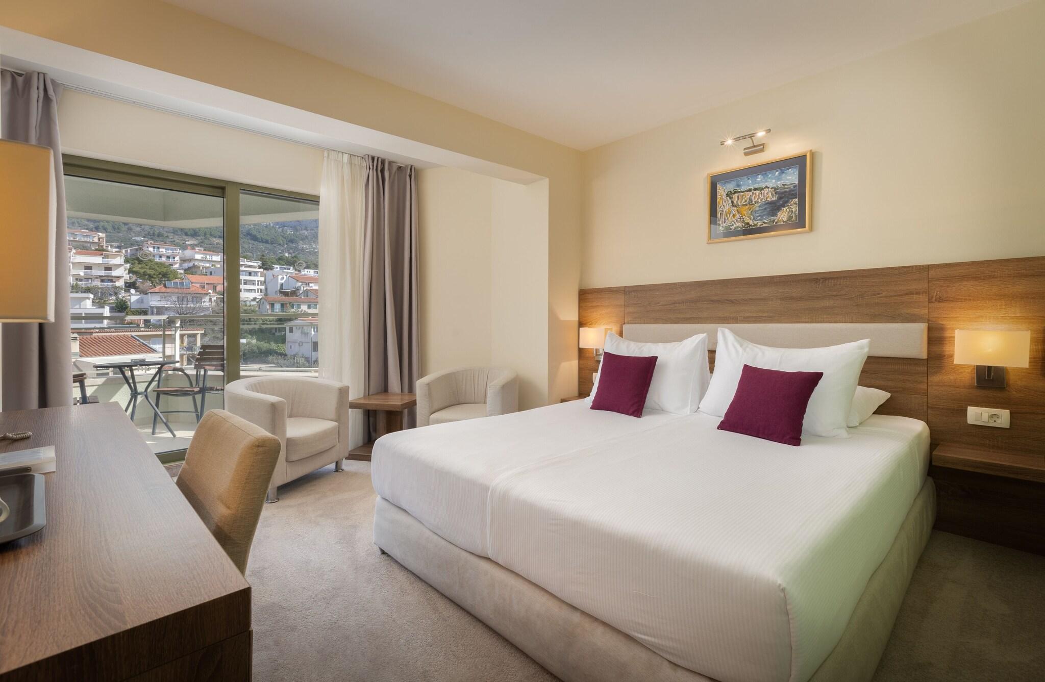 Room, Double Bed, Mountain View
