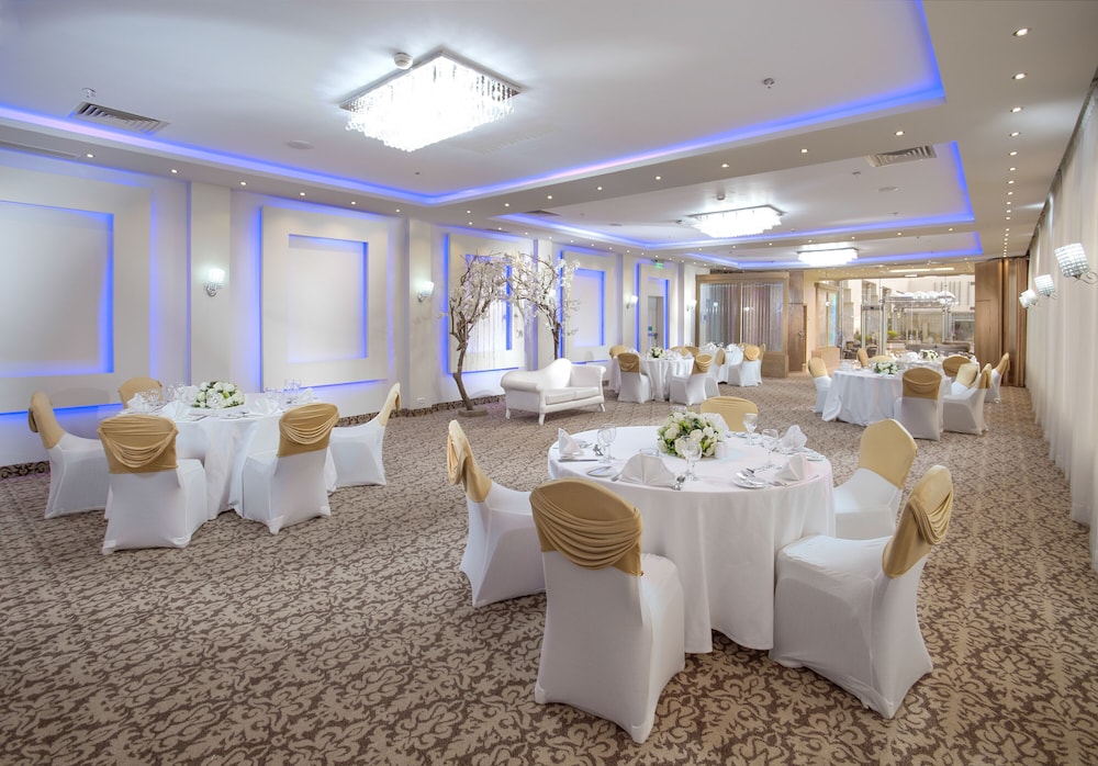restaurant cafeteria