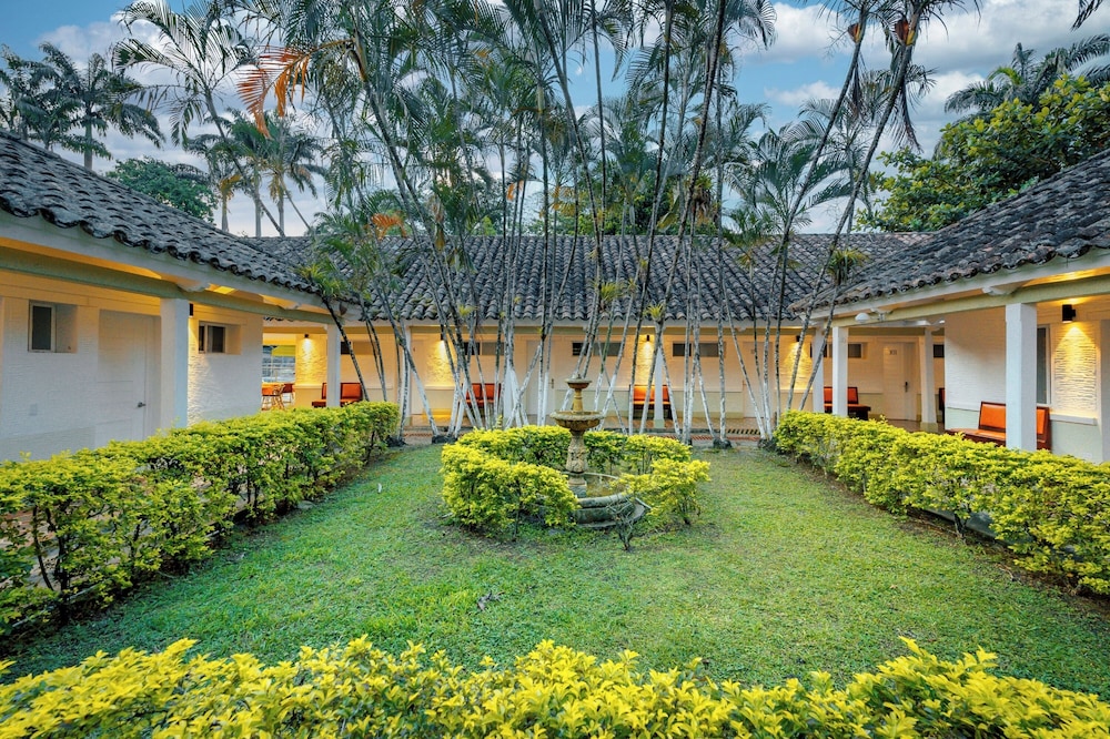 hotel las palmeras 41/50
