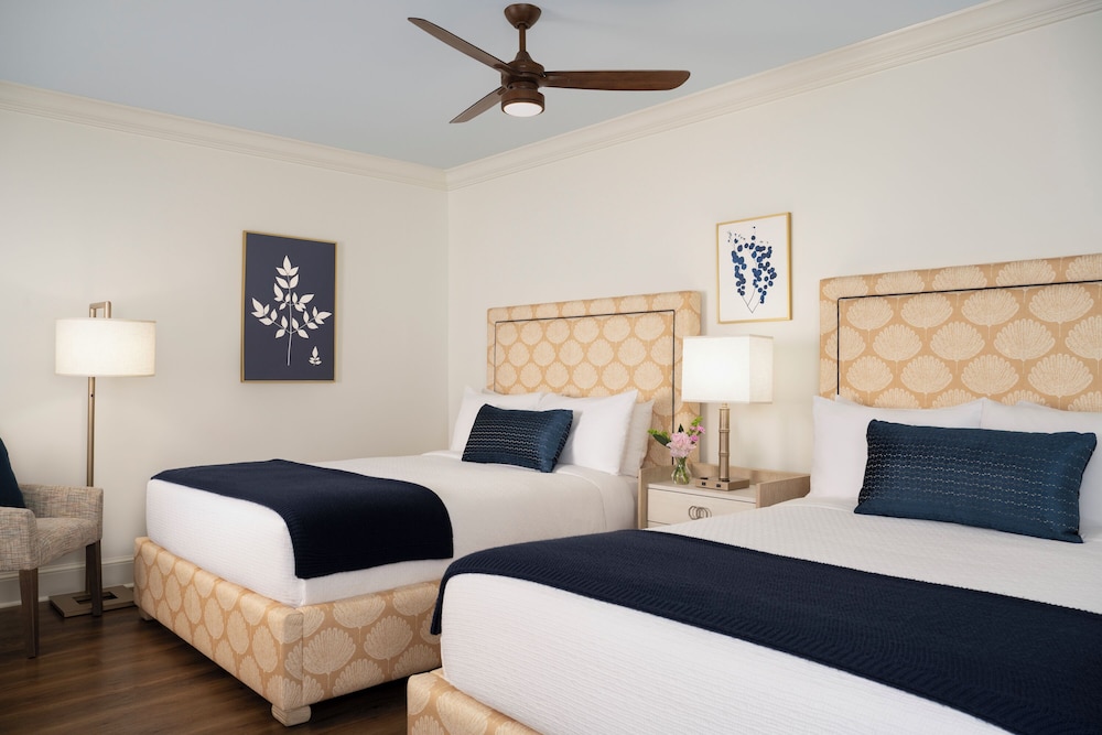 TRADITIONAL, 2 QUEEN BEDS, ATRIUM VIEW