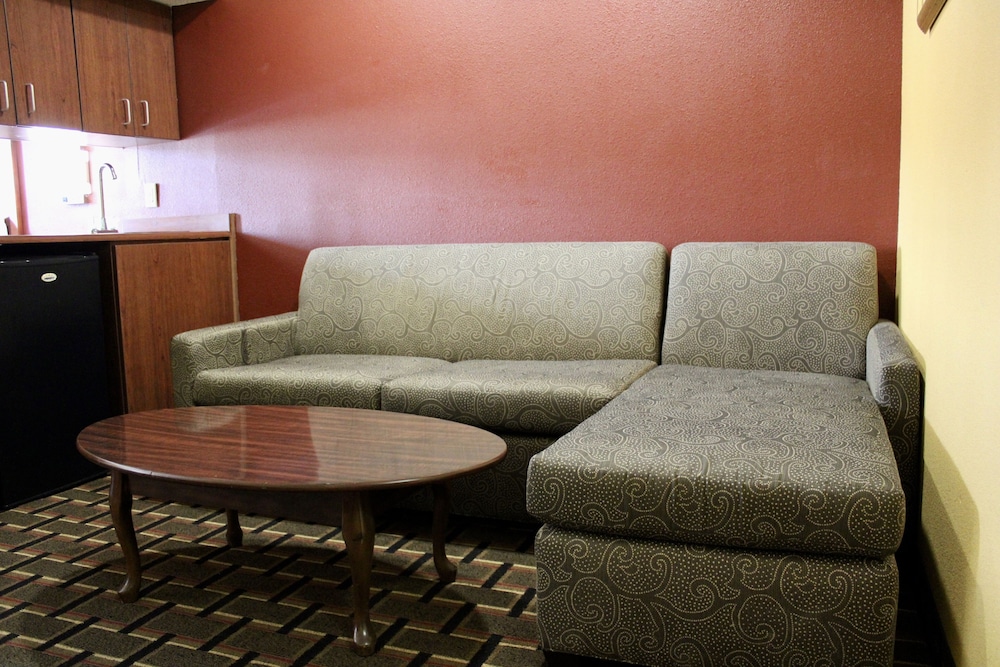 Hometown Inn Suites 37/51